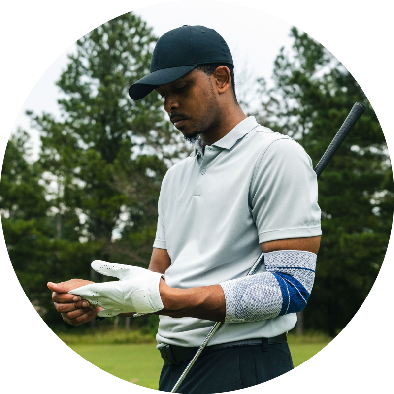 golf-elbow-pain-epitrain-round Golfer wearing Bauerfeind's EpiTrain elbow brace for relief from golfer's elbow.
