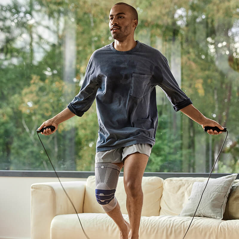 GenuTrain® - Knee Brace Man wearing Bauerfeind's GenuTrain knee brace while exercising.
