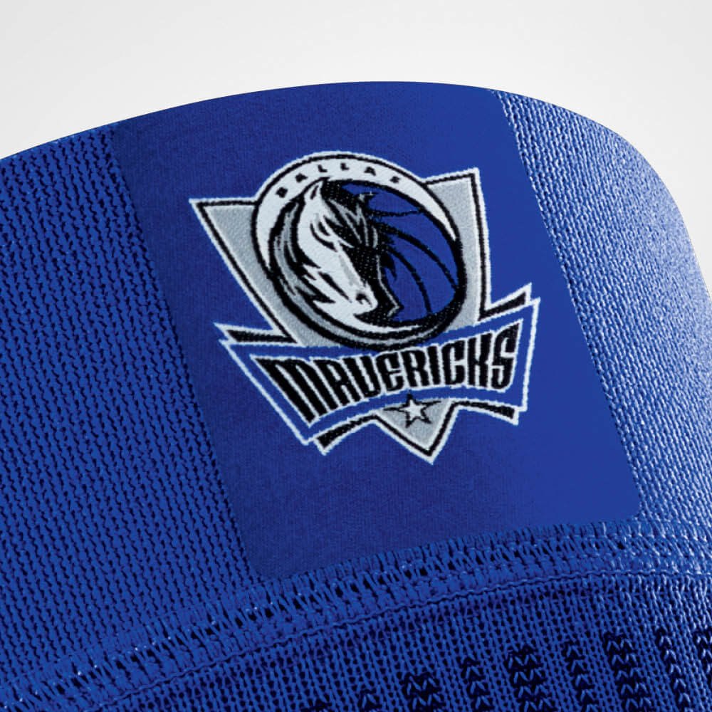 Dallas Mavericks logo on the front of Bauerfeind's Sports Compression Knee Support NBA Mavericks Edition.