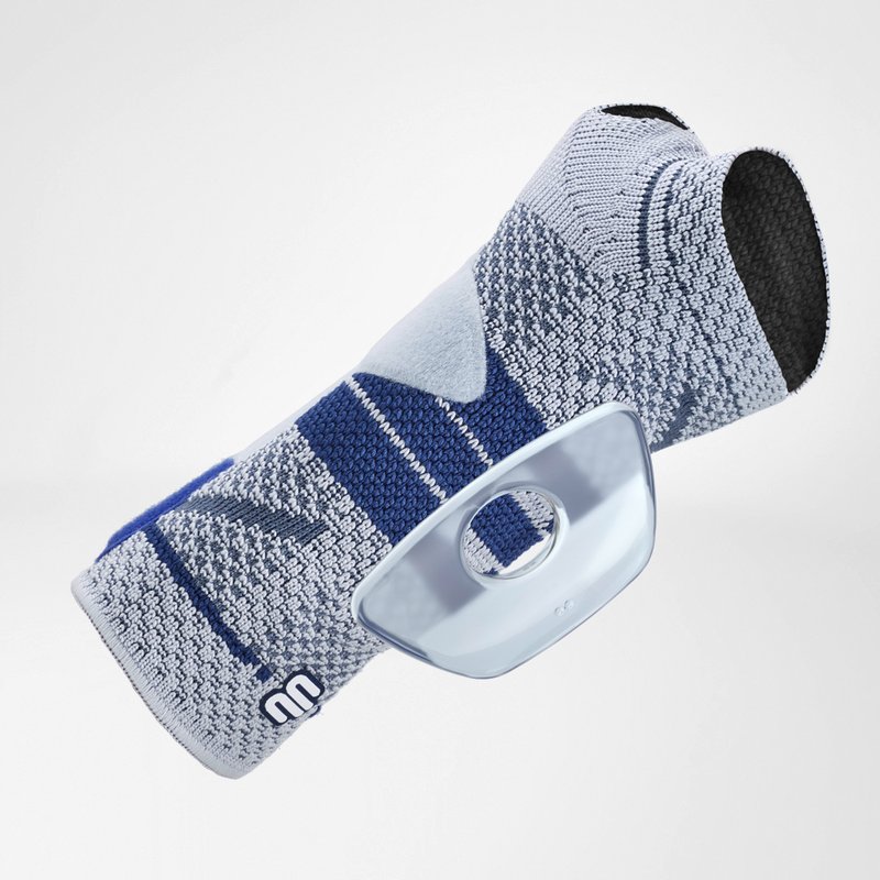 Bauerfeind's ManuTrain wrist brace with its viscoelastic pad highlighted.