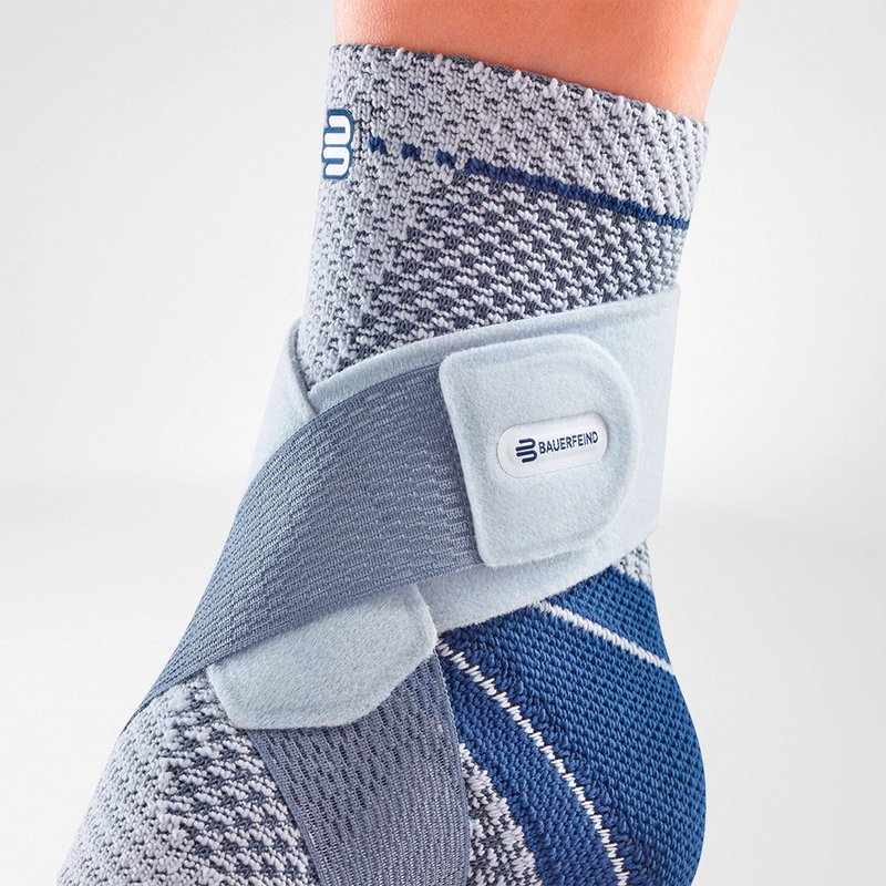 Bauerfeind MalleoTrain S ankle support brace packaging displaying the product on white background