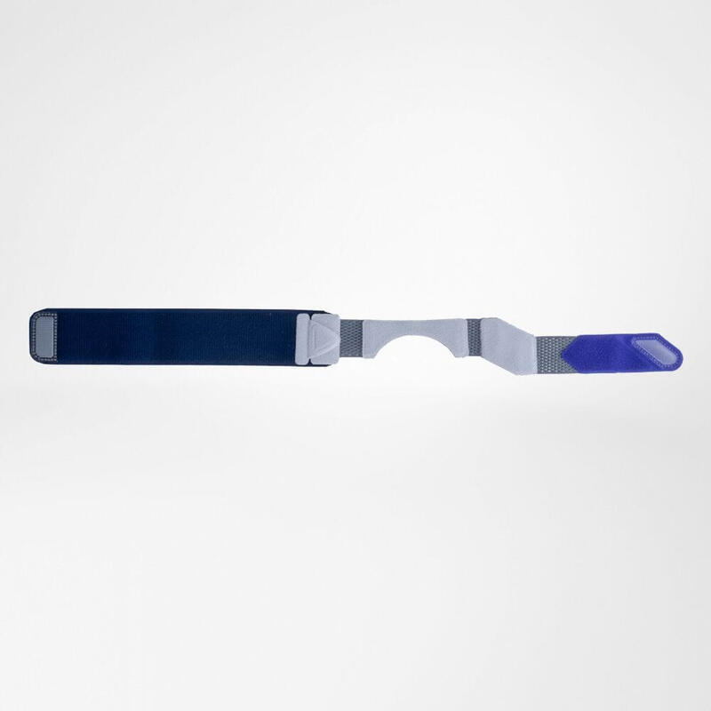 Two-Part Strap System Used for ManuTrain Image of the two-part strap system used for Bauerfeind's ManuTrain wrist brace.