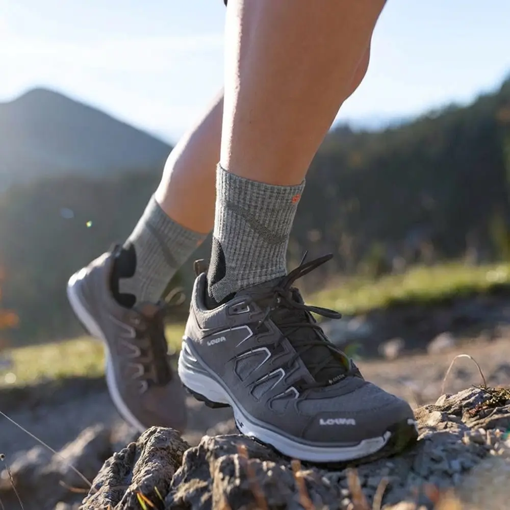 Women's Outdoor Merino Mid Cut Socks
